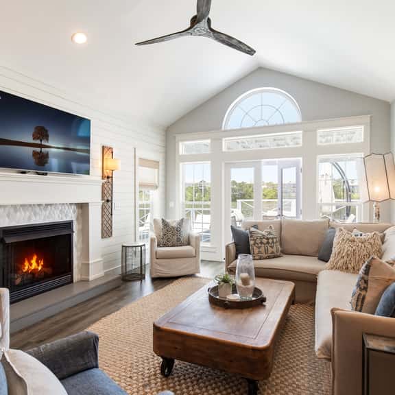 My Beach Alibi, Lakefront Home, Priv Pool & Beach - Image 1