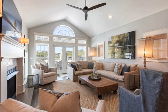 My Beach Alibi, Lakefront Home, Priv Pool & Beach - Image 5