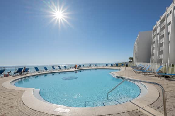Summer Lovin’ Beachfront Condo, Pool, Tennis Courts - Image 3