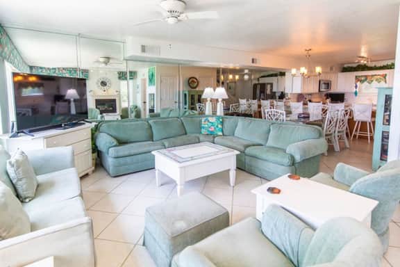 Days of Yesteryear, Beachfront, Direct Gulf Views, Private Balcony & Patio - Image 3