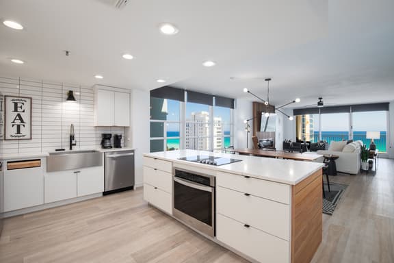 Ocean Breeze, Beachfront Condo, Gulf Views, Pools - Image 1