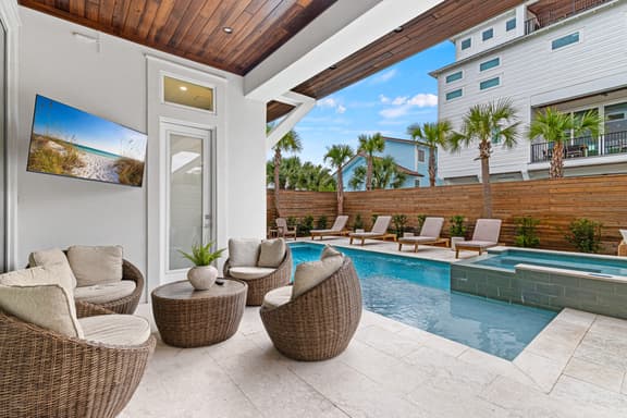 Emerald Sunset, Spacious Home, Private Pool, 2 Golf Carts - Image 1