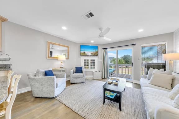 A Sight 2 Sea, Beachy Townhouse, Beach, Pool, Hot Tub - Image 1