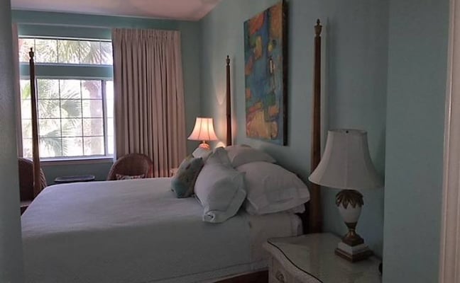 Tivoli master bedroom before renovation