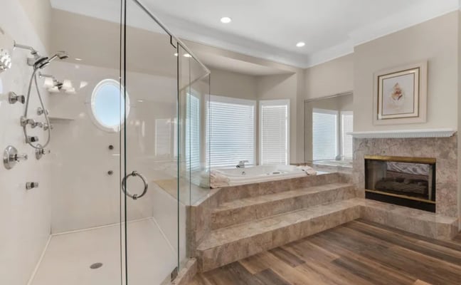 Shipwatch master bath before renovation